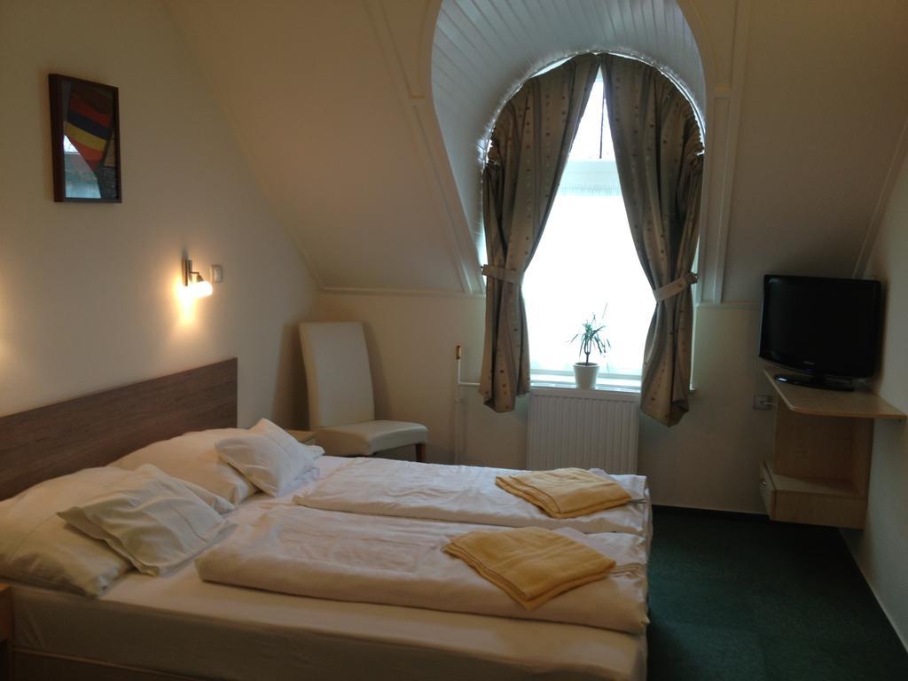 Hotel Monopoly Balatonalmádi Buitenkant foto