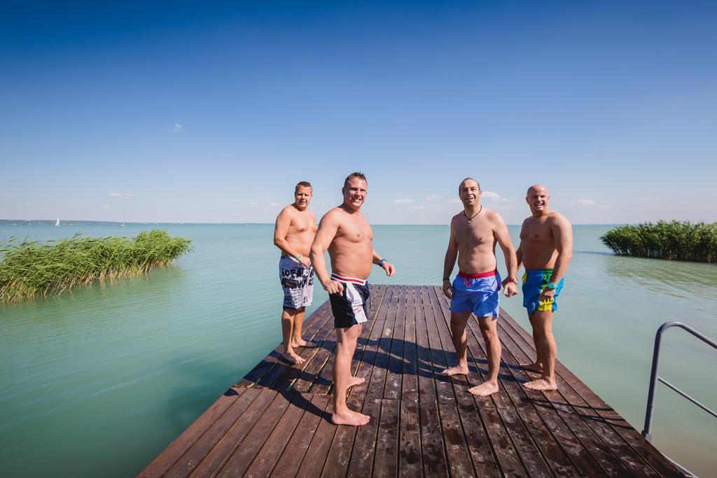 Hotel Monopoly Balatonalmádi Buitenkant foto